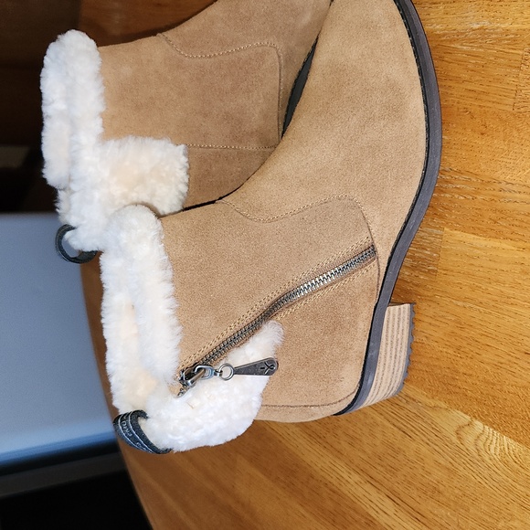 Emulated Australia boots - Picture 2 of 11